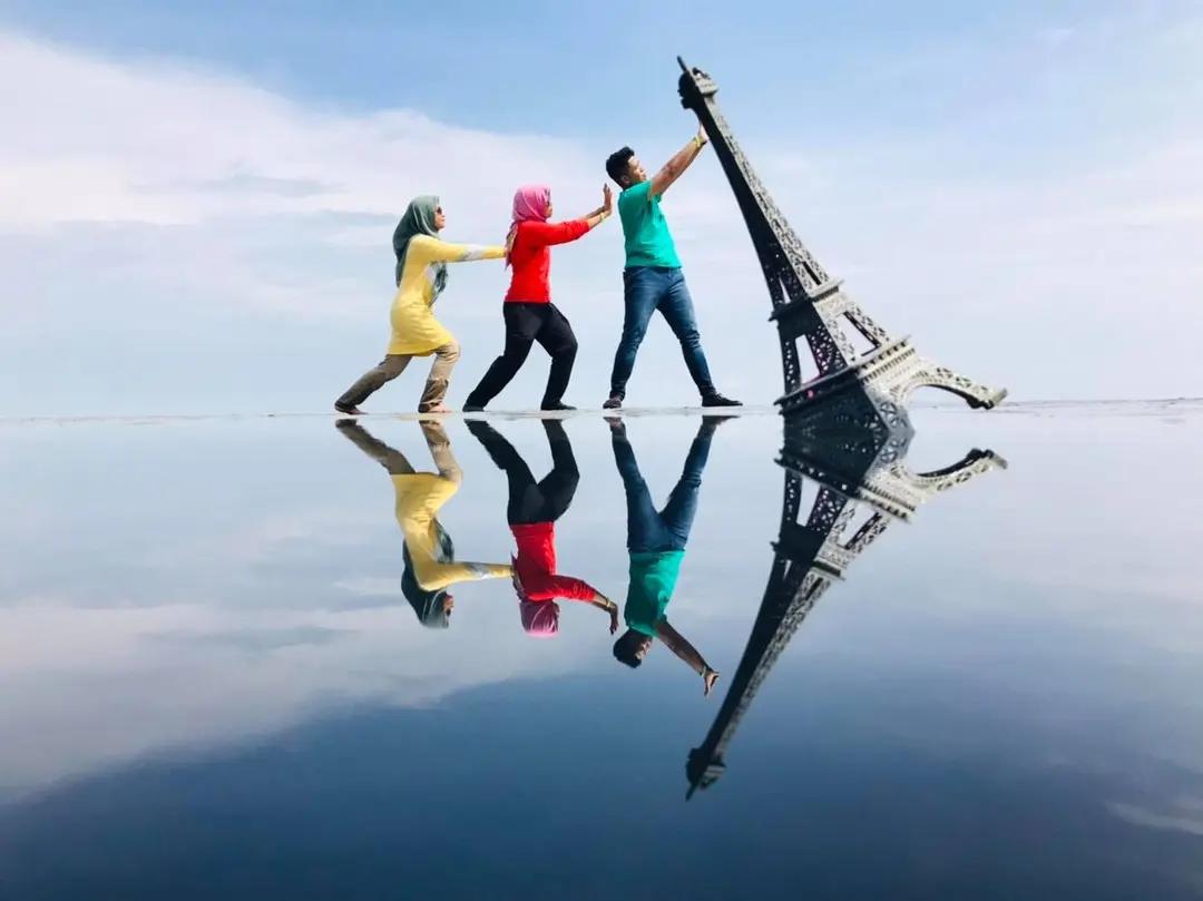 3D2N Kuala Lumpur and Sky Mirror and Eagle Feeding Tour