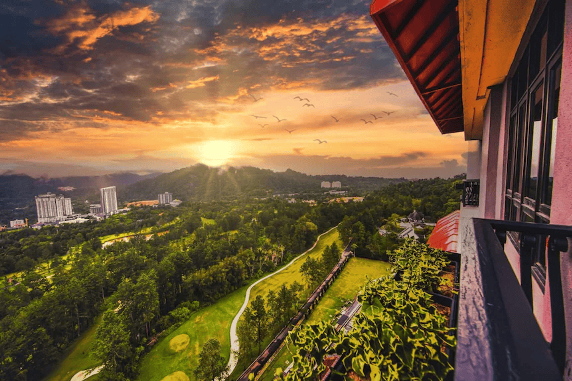 (Sunday - Thursday) 3D2N Resorts World Awana Package